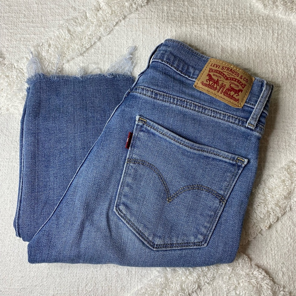 Cute and comfy Levi’s fitting in all the right places!